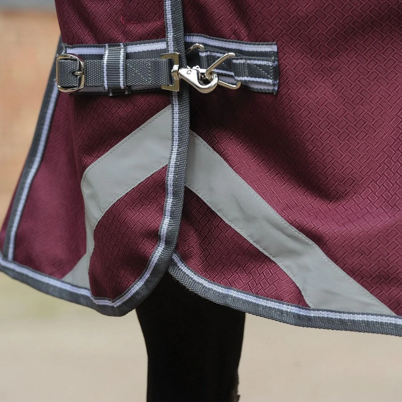 Weatherbeeta Comfitec Plus Dynamic II Combo Neck Lightweight Horse Stable Rug - Image 2